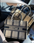 Сумка женская BOOK TOTE   Christian Dior Артикул LUX-29953. Вид 1