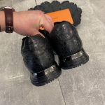 Кроссовки из натуральной кожи крокодила  Louis Vuitton Артикул LUX-97355. Вид 2