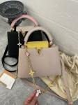 Сумка женская Capucines Louis Vuitton Артикул LUX-107221. Вид 3