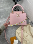 Сумка женская Capucines Louis Vuitton Артикул LUX-107219. Вид 1
