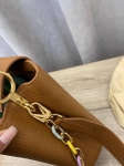 Сумка женская Capucines Louis Vuitton Артикул LUX-107216. Вид 7