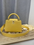 Сумка женская Capucines Louis Vuitton Артикул LUX-107215. Вид 1