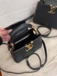 Сумка женская Capucines, 21 см Louis Vuitton Артикул LUX-115798. Вид 5