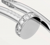 Браслет Juste un Clou, классическая модель, золото 18 карат, 32 бриллианта классической огранки  Cartier Артикул LUX-116582. Вид 3