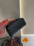 Несессер  Louis Vuitton Артикул LUX-127358. Вид 4