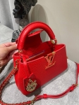 Сумка женская Capucines Louis Vuitton Артикул LUX-129816. Вид 3