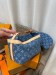 Сумочка-косметичка Louis Vuitton Артикул LUX-133009. Вид 5