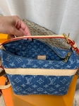 Сумочка-косметичка Louis Vuitton Артикул LUX-133009. Вид 7