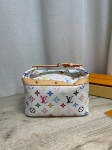 Сумочка-косметичка Louis Vuitton Артикул LUX-133008. Вид 2
