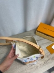 Сумочка-косметичка Louis Vuitton Артикул LUX-133008. Вид 7