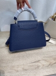Сумка женская Capucines 27 cm Louis Vuitton Артикул LUX-133653. Вид 4