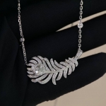 Колье  Plume de Paon от ювелирного дома Boucheron.   Артикул LUX-134833. Вид 2