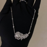 Колье  Plume de Paon от ювелирного дома Boucheron.   Артикул LUX-134833. Вид 5