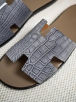 Шлепанцы Hermes из натуральной кожи крокодила Hermes Артикул LUX-134810. Вид 3
