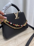 Сумка женская Capucines Louis Vuitton Артикул LUX-135552. Вид 3