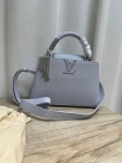 Сумка женская Capucines Louis Vuitton Артикул LUX-135549. Вид 1