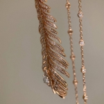 Изысканное  колье с подвеской Plume de Paon Boucheron  Артикул LUX-136156. Вид 5