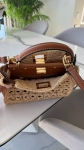  Сумка женская Fendi Peekaboo с эффектом рафии с ажурным плетением в технике кроше  Fendi Артикул LUX-137217. Вид 2