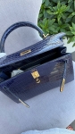  Сумка женская Kelly, 25, GHW Crocodile Porosus Hermes Артикул LUX-137311. Вид 2