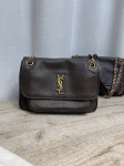 Сумка женская Niki из фактурной кожи Yves Saint Laurent Артикул LUX-137519. Вид 1