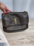 Сумка женская Niki из фактурной кожи Yves Saint Laurent Артикул LUX-137519. Вид 2