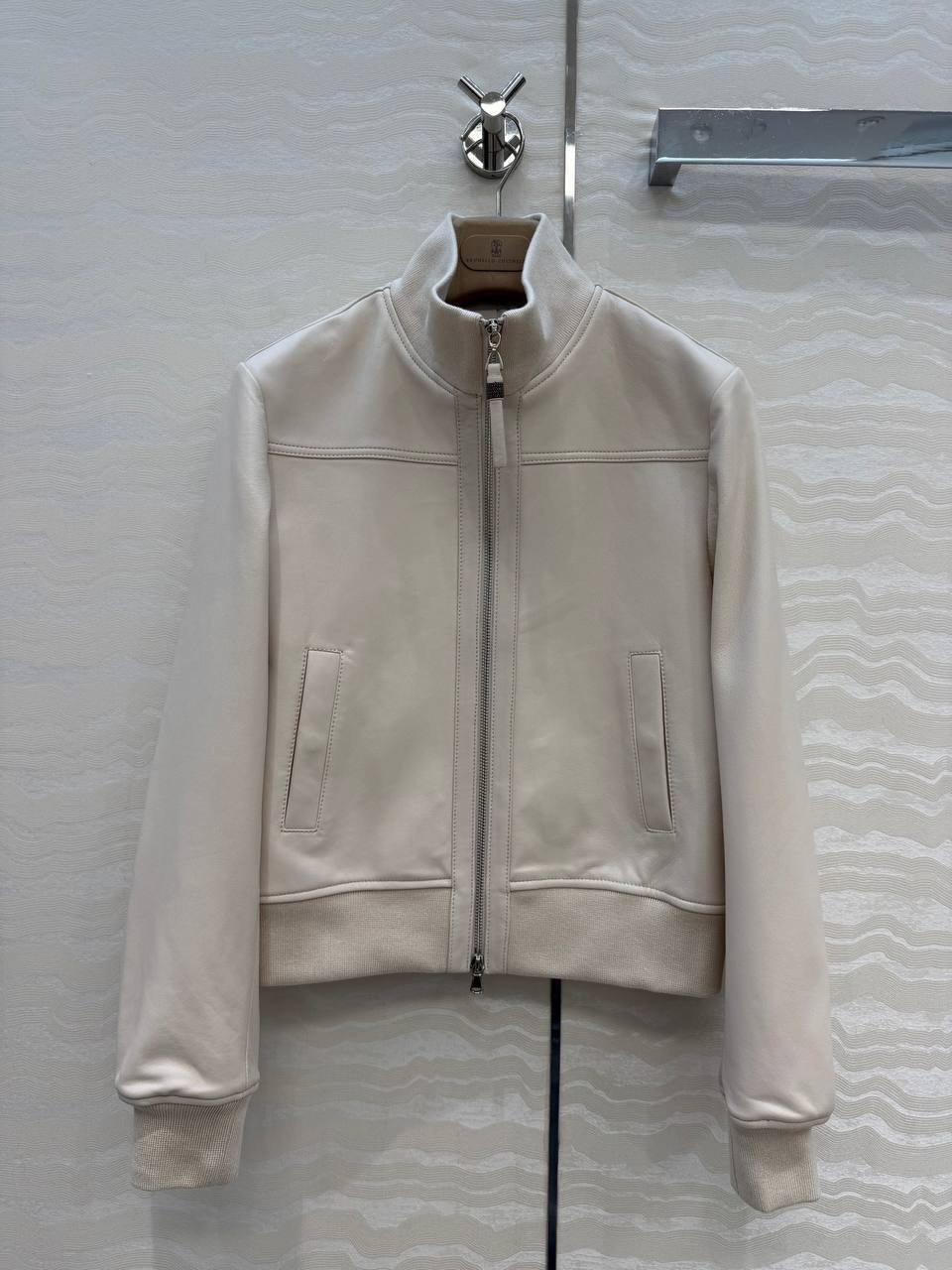 Кожаный бомбер Brunello Cucinelli LUX-136139 фото Кожаный бомбер Brunello Cucinelli Артикул LUX-136139