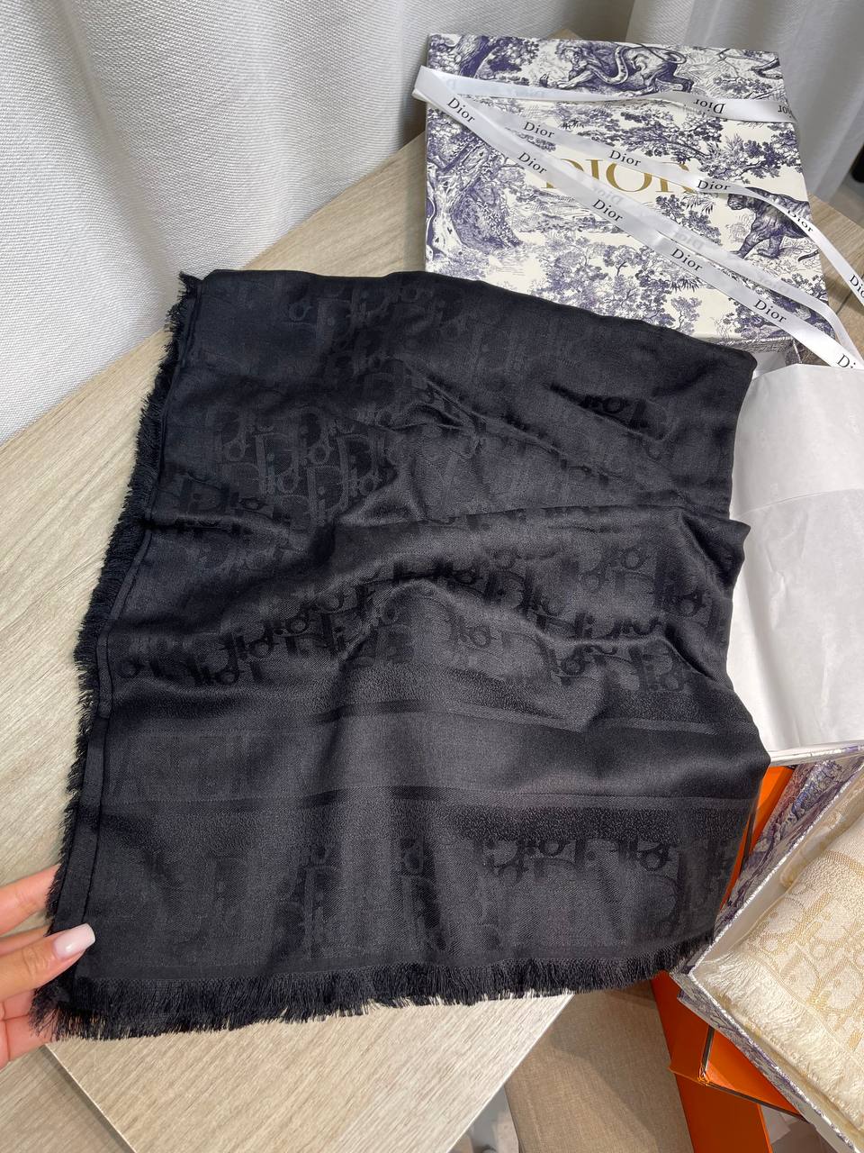 Платок Christian Dior LUX-136580 фото Платок Christian Dior Артикул LUX-136580