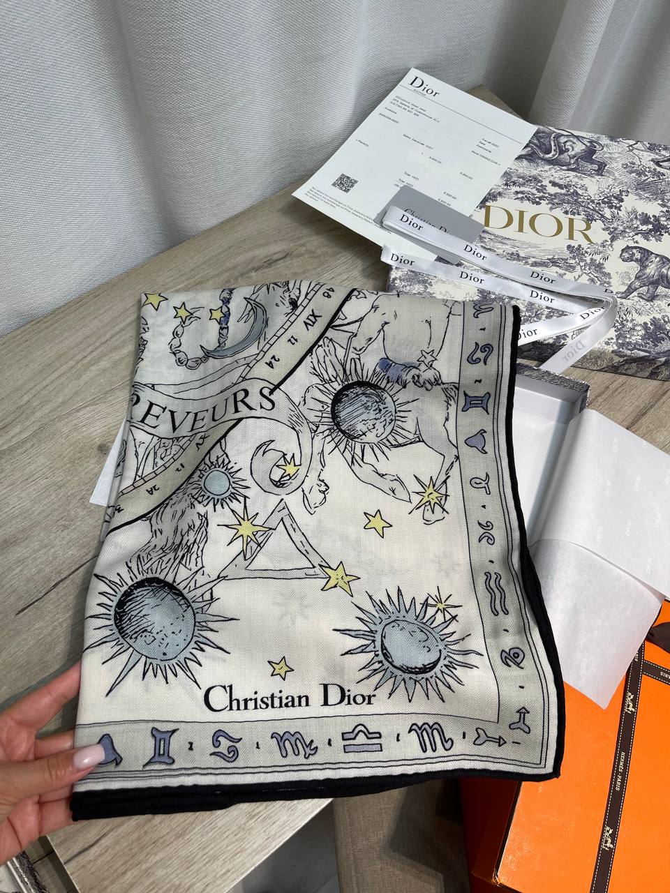 Платок Christian Dior LUX-136588 фото Платок Christian Dior Артикул LUX-136588