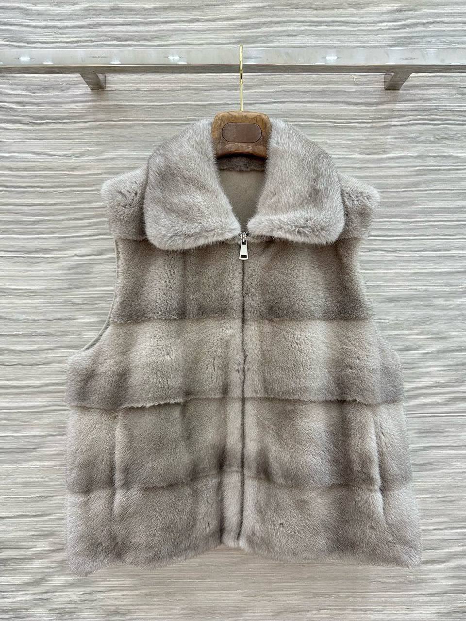 Жилет Loro Piana LUX-137180 фото Жилет Loro Piana Артикул LUX-137180