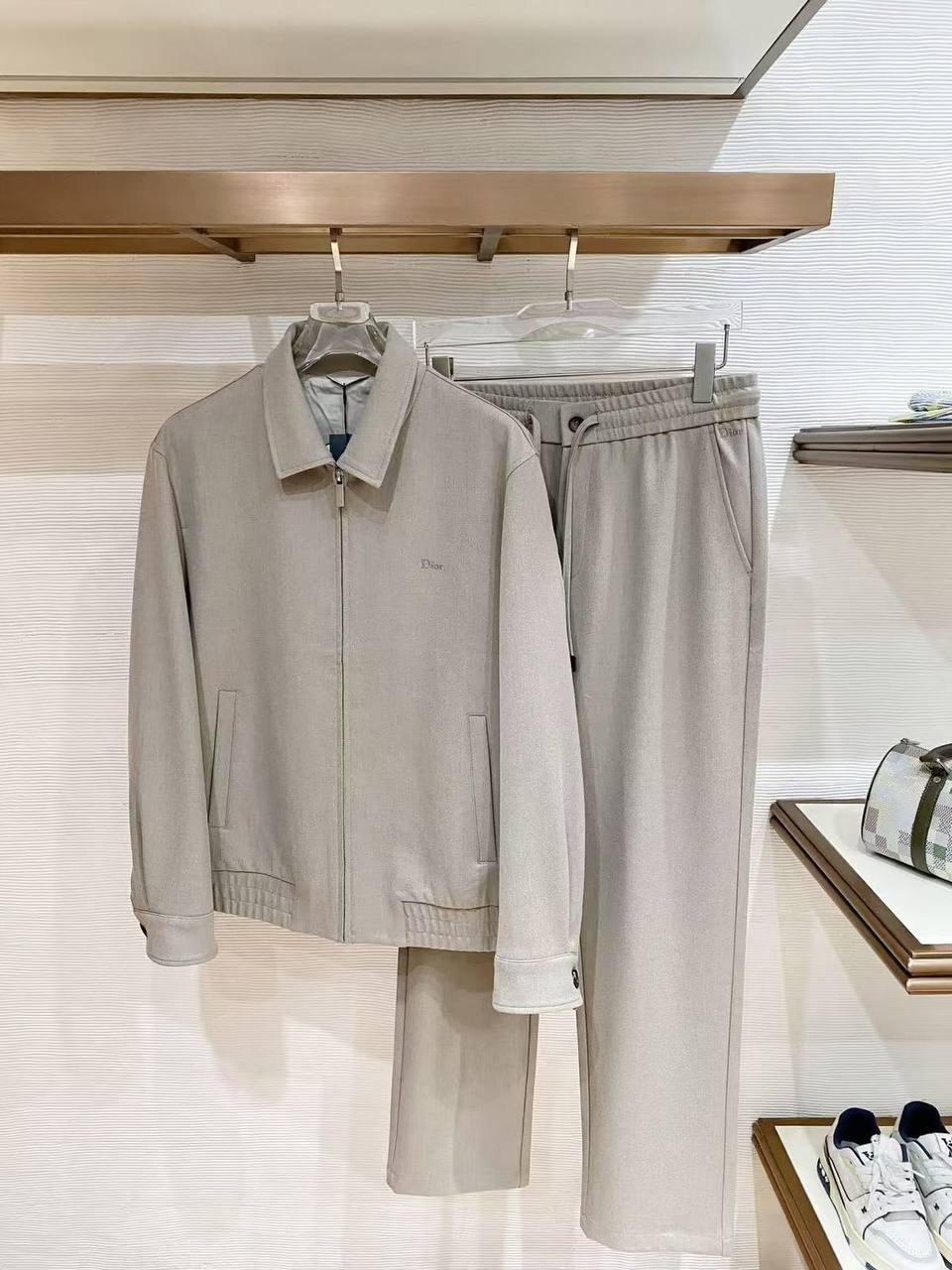 Костюм мужской Christian Dior LUX-137394 фото Костюм мужской Christian Dior Артикул LUX-137394
