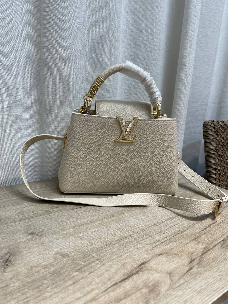 Сумка женская Capucines 27 cm Louis Vuitton LUX-133654 фото Сумка женская Capucines 27 cm Louis Vuitton Артикул LUX-133654