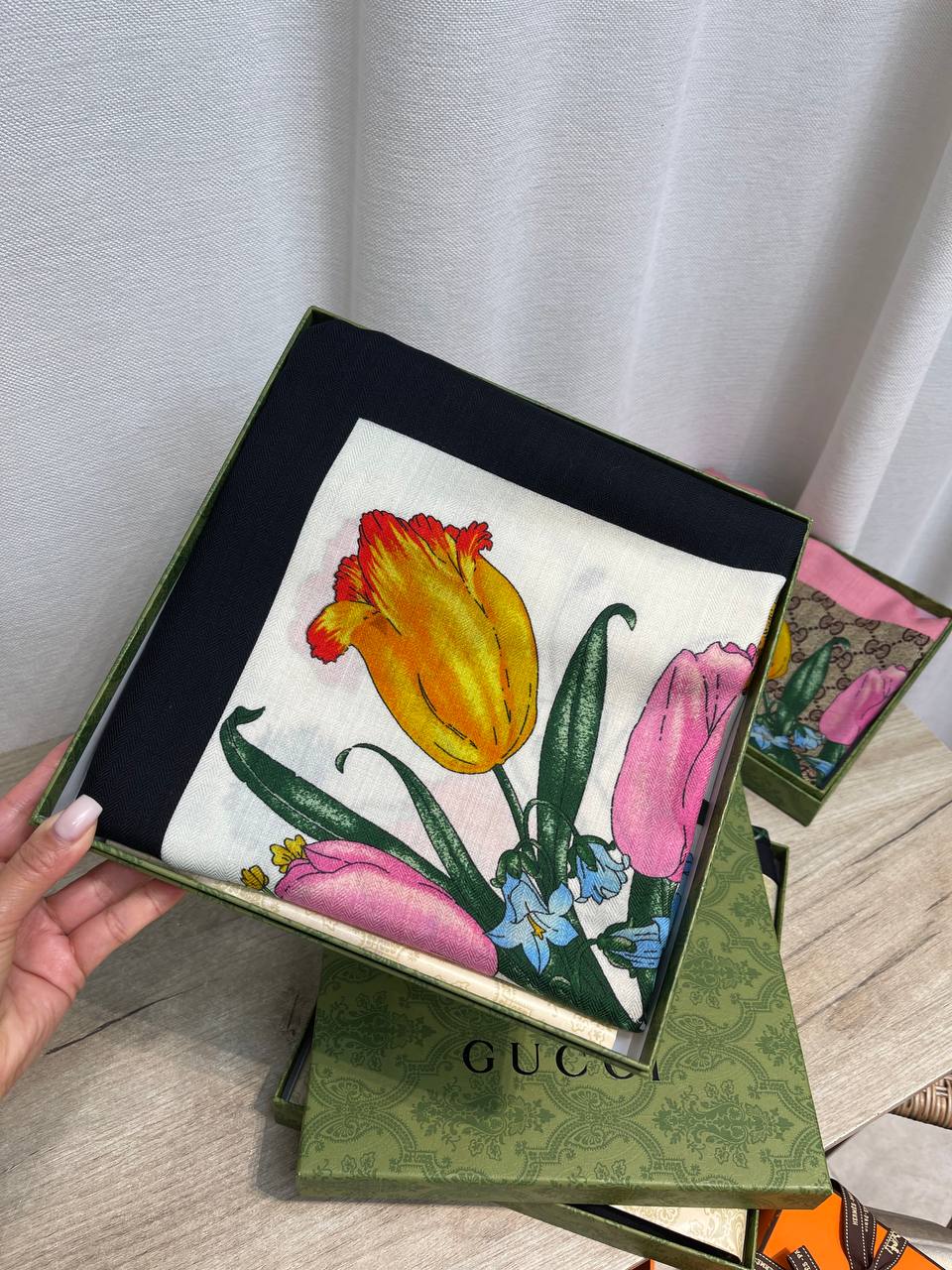 Платок Gucci LUX-136583 фото Платок Gucci Артикул LUX-136583