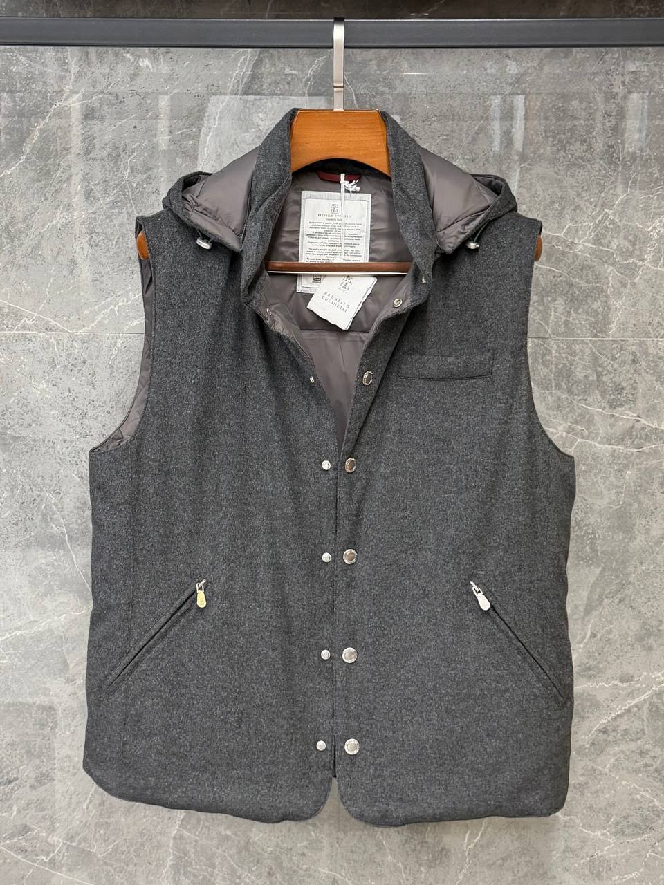 Жилет Brunello Cucinelli LUX-136617 фото Жилет Brunello Cucinelli Артикул LUX-136617