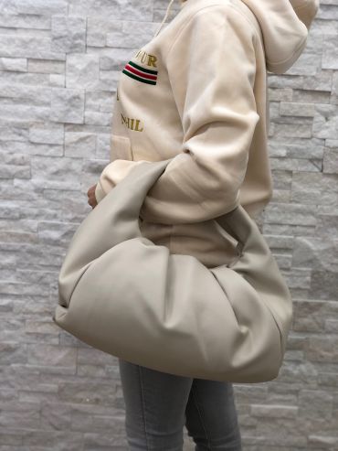 Сумка женская THE SHOULDER POUCH IN VITELLO Bottega Veneta LUX-26831