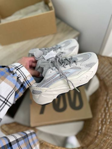 Кроссовки Adidas LUX-90081