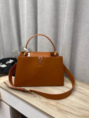  Сумка женская  Capucines  Louis Vuitton LUX-114387