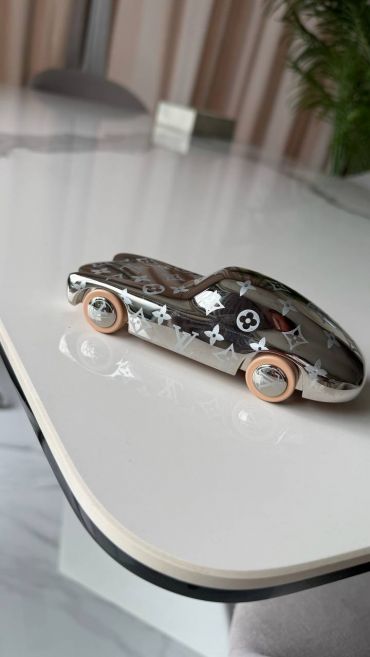 Статуэтка «Машина» Louis Vuitton LUX-135102