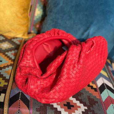 Клатч THE POUCH IN BUTTER CALF  Bottega Veneta LUX-29762