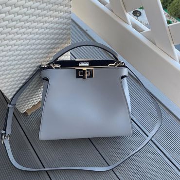 PEEKABOO ICONIC ESSENTIALLY 27 Fendi LUX-29759