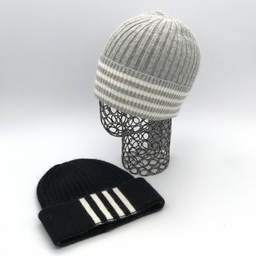 Шапка THOM BROWNE LUX-23006