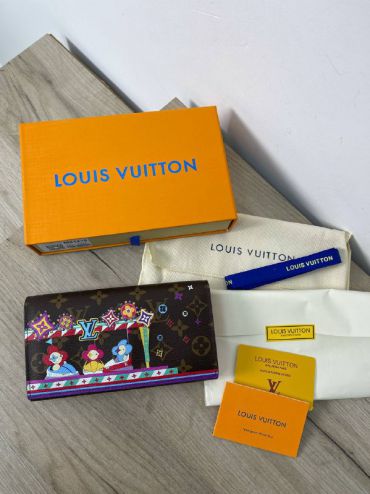 Кошелёк Louis Vuitton LUX-55860