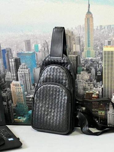 Сумка-слинг Bottega Veneta LUX-58802