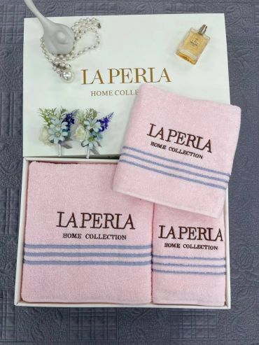 Комплект из трёх полотенец