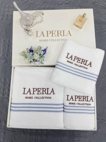 Комплект из трёх полотенец