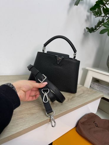 Сумка женская Capucines Louis Vuitton LUX-62829