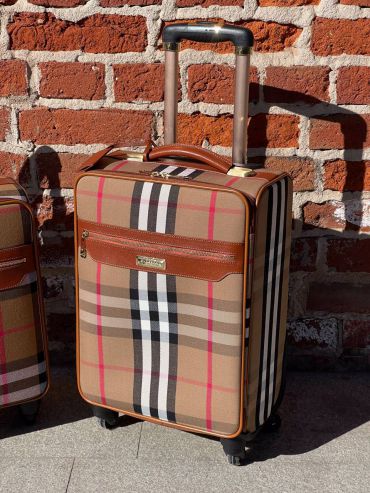 Чемодан Burberry LUX-64855