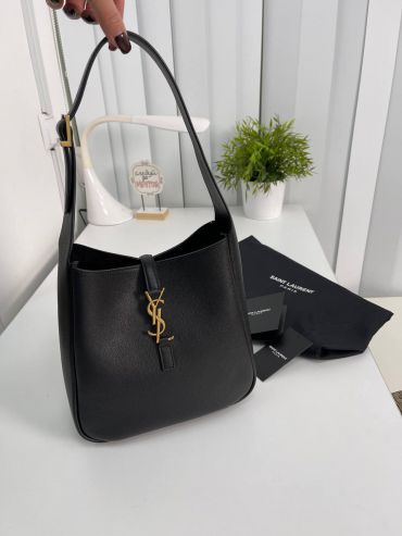 СУМКА-ХОБО CASSANDRE С МЕТАЛЛИЧЕСКОЙ ЗАСТЕЖКОЙ НА КРЮЧОК С ПЕРЕПЛЕТЕННЫМИ