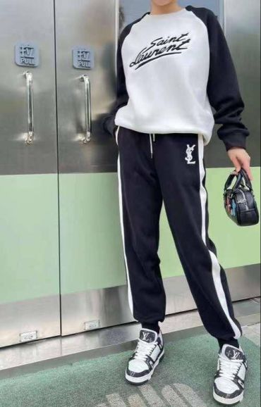 Костюм спортивный