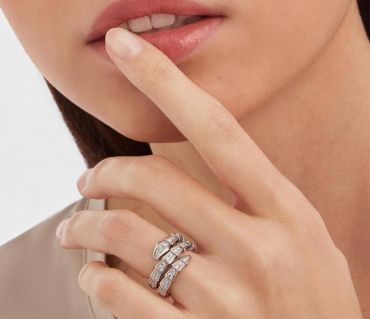 Золотое кольцо с бриллиантами  Serpenti Bvlgari LUX-116354
