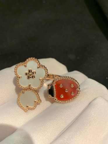 Кольцо Lucky Spring Between the Finger™ Van Cleef LUX-118979